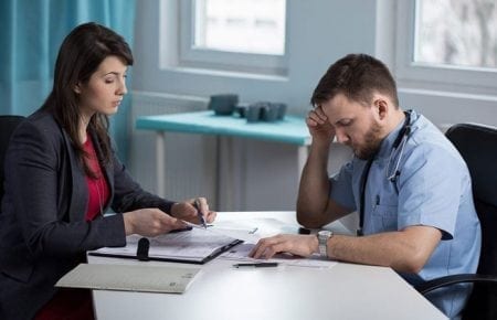 Suing a Doctor: 5 Questions to Ask Before Hiring a Medical Malpractice Attorney