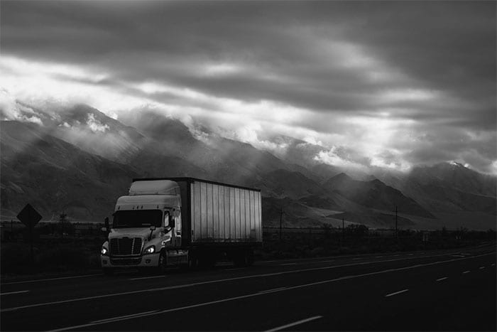 When You Should Hire a Lawyer After a Trucking Accident